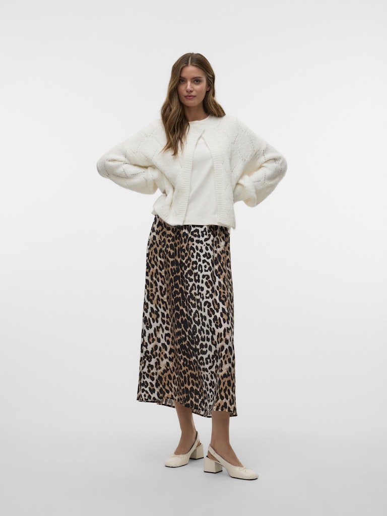 VERO MODA γυναικεία φούστα animal print, ολόσωμη μπροστινή όψη σε μοντέλο, συλλογή άνοιξη/καλοκαίρι