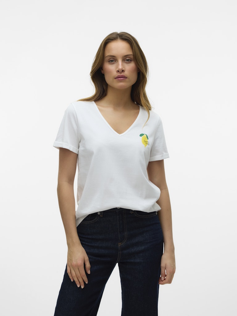 VERO MODA Γυναικείο κοντομάνικο λευκό T-shirt, V-λαιμόκοψη, τύπωμα λεμόνι στο στήθος, μπροστινή όψη