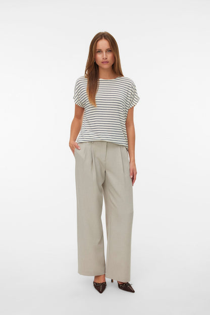 VERO MODA T-shirt Ριγέ Cap Sleeves Εκρού-Μπλε ολόσωμη εμφάνιση μπροστινή όψη