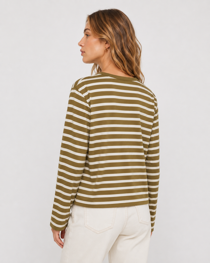 Γυναικείο oversized ριγέ τοπ AWARE by Vero Moda λαδί-εκρού, πίσω όψη με εκρού jean
