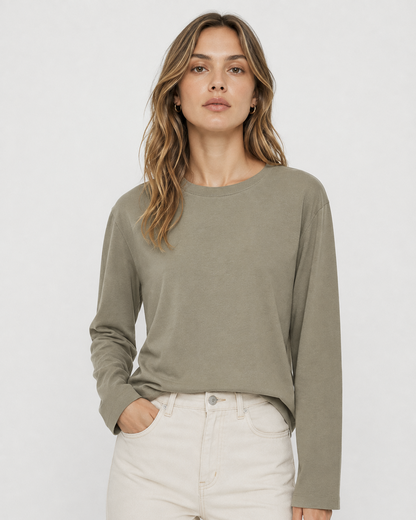 Γυναικείο basic μακρυμάνικο t-shirt AWARE by Vero Moda λαδί, εμφάνιση μπροστά
