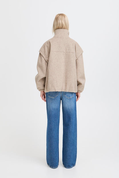 B.YOUNG Γυναικείο Μπουφάν Casual Φερμουάρ Ψηλός Γιακάς Χαλαρή Εφαρμογή Μπεζ ολόσωμη εμφάνιση πίσω όψη