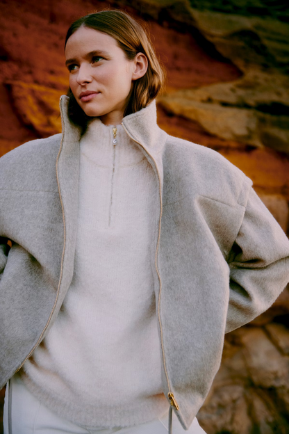 B.YOUNG Γυναικείο Μπουφάν Casual Φερμουάρ Ψηλός Γιακάς Χαλαρή Εφαρμογή Μπεζ μοντέλο φωτογράφιση 