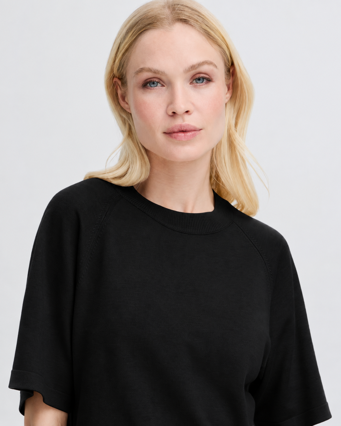 B.YOUNG γυναικείο μαύρο T-shirt boxy fit rib στρογγυλή λαιμόκοψη — κοντινό
