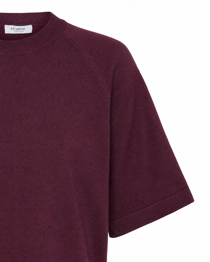 B.YOUNG γυναικείο μπορντώ T-shirt boxy fit φαρδύ μανίκι — κοντινό υφάσματος
