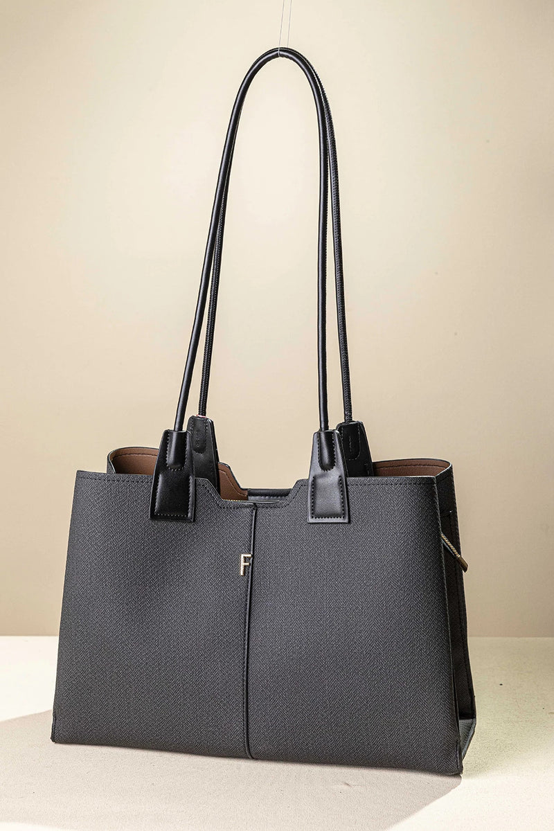 γυναικεία FRAGOLA BAGS tote τσάντα ώμου μαύρη υφή ψαροκόκαλο μαύρα χερούλια χρυσό μονόγραμμα — μπροστά
