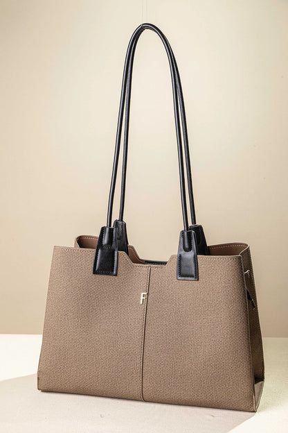 γυναικεία FRAGOLA BAGS tote τσάντα ώμου μπεζ υφή ψαροκόκαλο μαύρα χερούλια χρυσό μονόγραμμα — μπροστά
