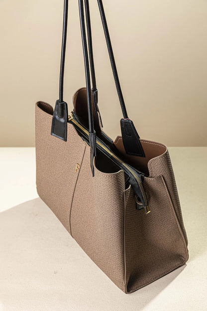 γυναικεία FRAGOLA BAGS tote τσάντα μπεζ ψαροκόκαλο ανοιχτή πλαϊνή γωνία κεντρικό φερμουάρ χρυσό μονόγραμμα εσωτερικό
