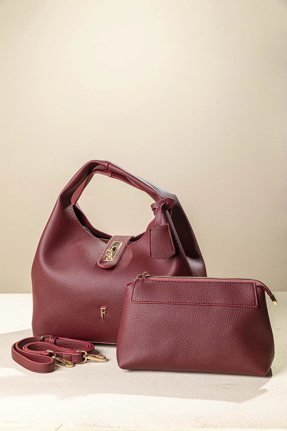 γυναικεία FRAGOLA BAGS τσάντα χειρός μπορντό σετ με baby bag χιαστί τσαντάκι χρυσές λεπτομέρειες αποσπώμενο λουράκι
