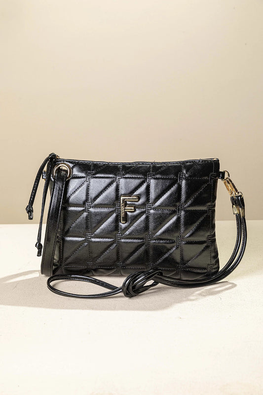 γυναικεία FRAGOLA BAGS τσάντα χιαστί μαύρη γυαλιστερή καπιτονέ υφή λουράκι καρπού μακρύ λουράκι χρυσό μονόγραμμα F — μπροστά
