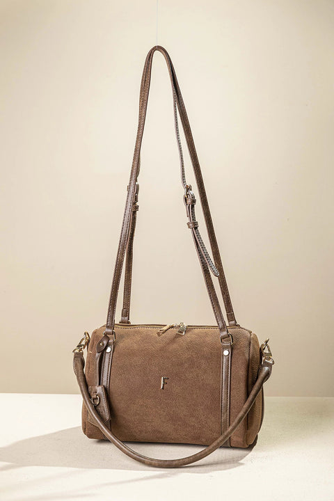 γυναικεία FRAGOLA BAGS τσάντα ώμου χιαστί καφέ σουέντ barrel shape χρυσές λεπτομέρειες μονόγραμμα — μπροστά
