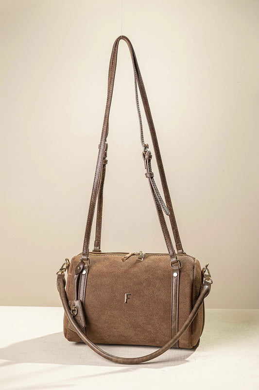 γυναικεία FRAGOLA BAGS τσάντα ώμου χιαστί καφέ σουέντ barrel shape χρυσές λεπτομέρειες μονόγραμμα — μπροστά

