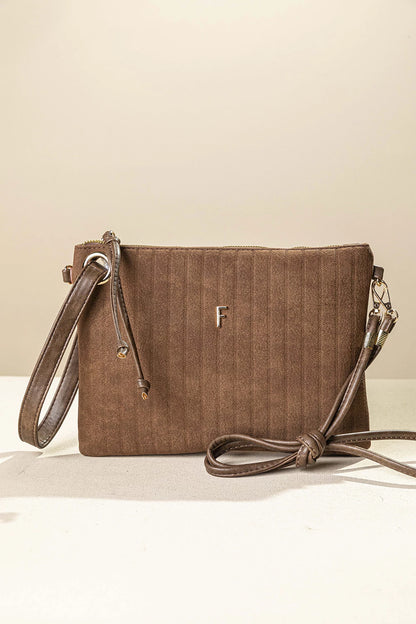 γυναικείο FRAGOLA BAGS τσαντάκι χειρός χιαστί καφέ υφή σουέντ ψαροκόκαλο χρυσό μονόγραμμα — μπροστά
