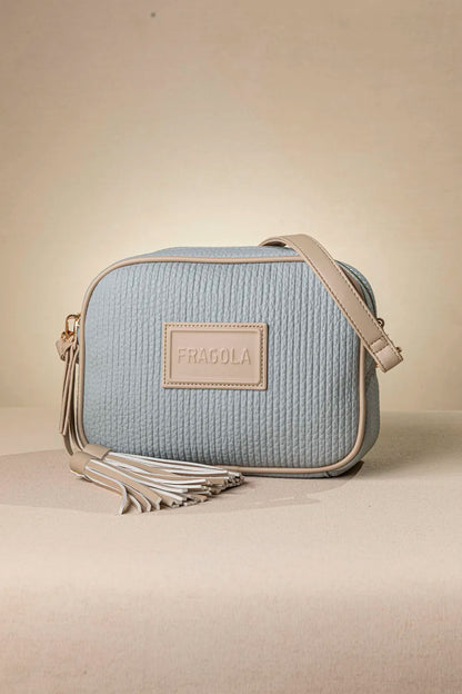 Γυναικεία χιαστί διθέσια τσάντα FRAGOLA σε γαλάζιο χρώμα, μπροστινή όψη που δείχνει το σχήμα