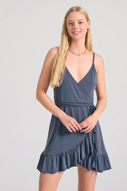 Εντυπωσιακό FUNKY BUDDHA mini κρουαζέ φόρεμα σε indigo με θηλυκό χαμηλό V λαιμό - μπροστινή όψη
