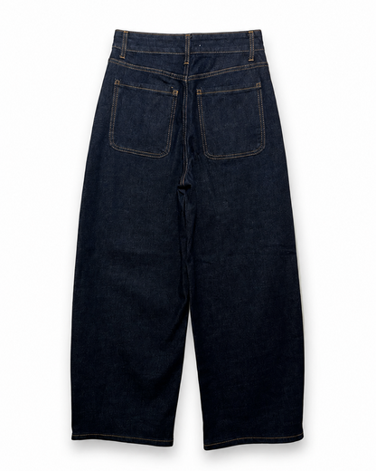 Γυναικείο jeans Barrel Fit σε σκούρο denim, πίσω όψη με μεγάλες τσέπες
