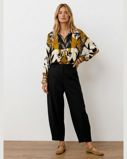 Γυναικείο μακρύ πουκάμισο floral print εκρού και μουσταρδί, ολόσωμη εμφάνιση
