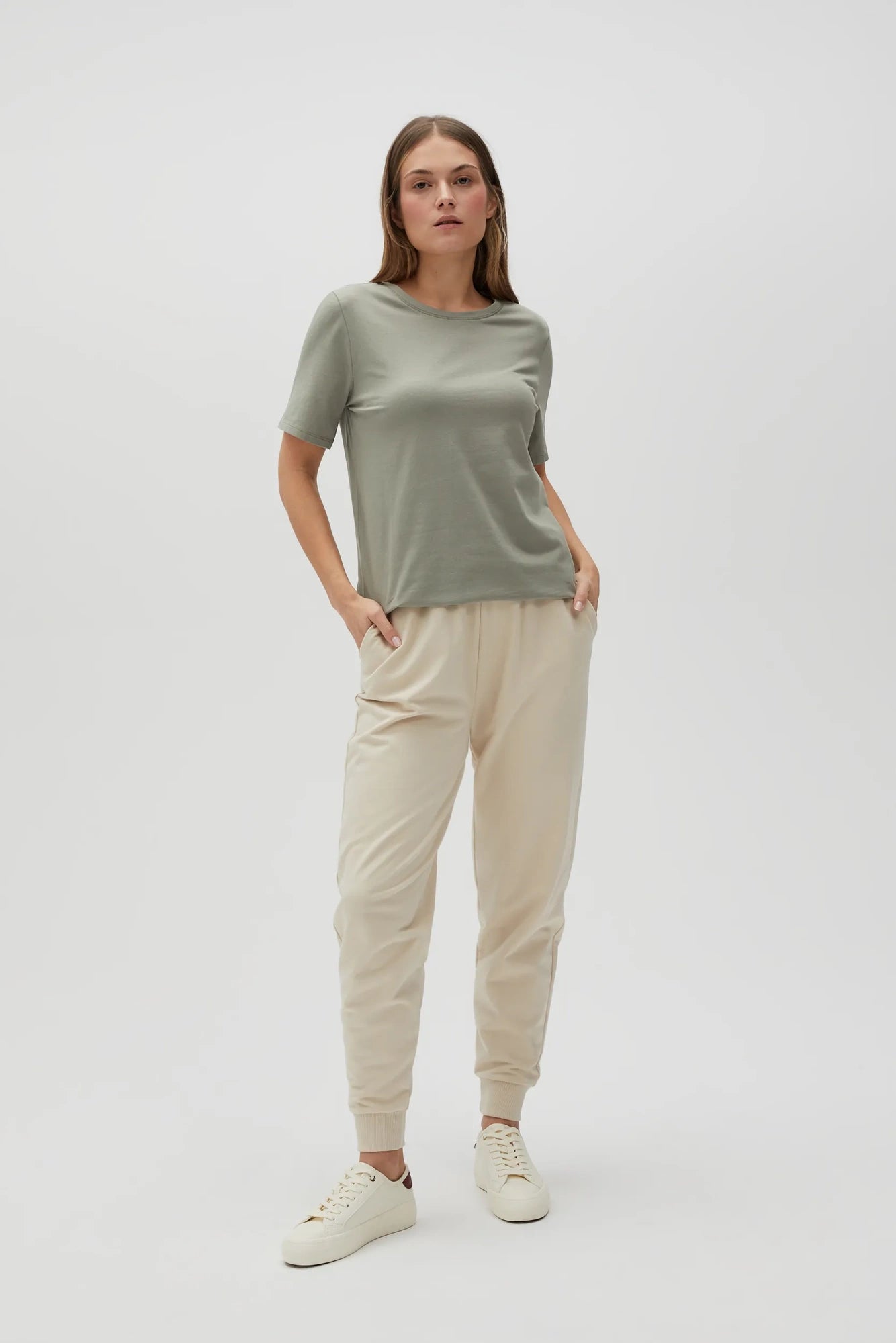 MOODO λαδί basic t-shirt must-have - ολόσωμη λήψη