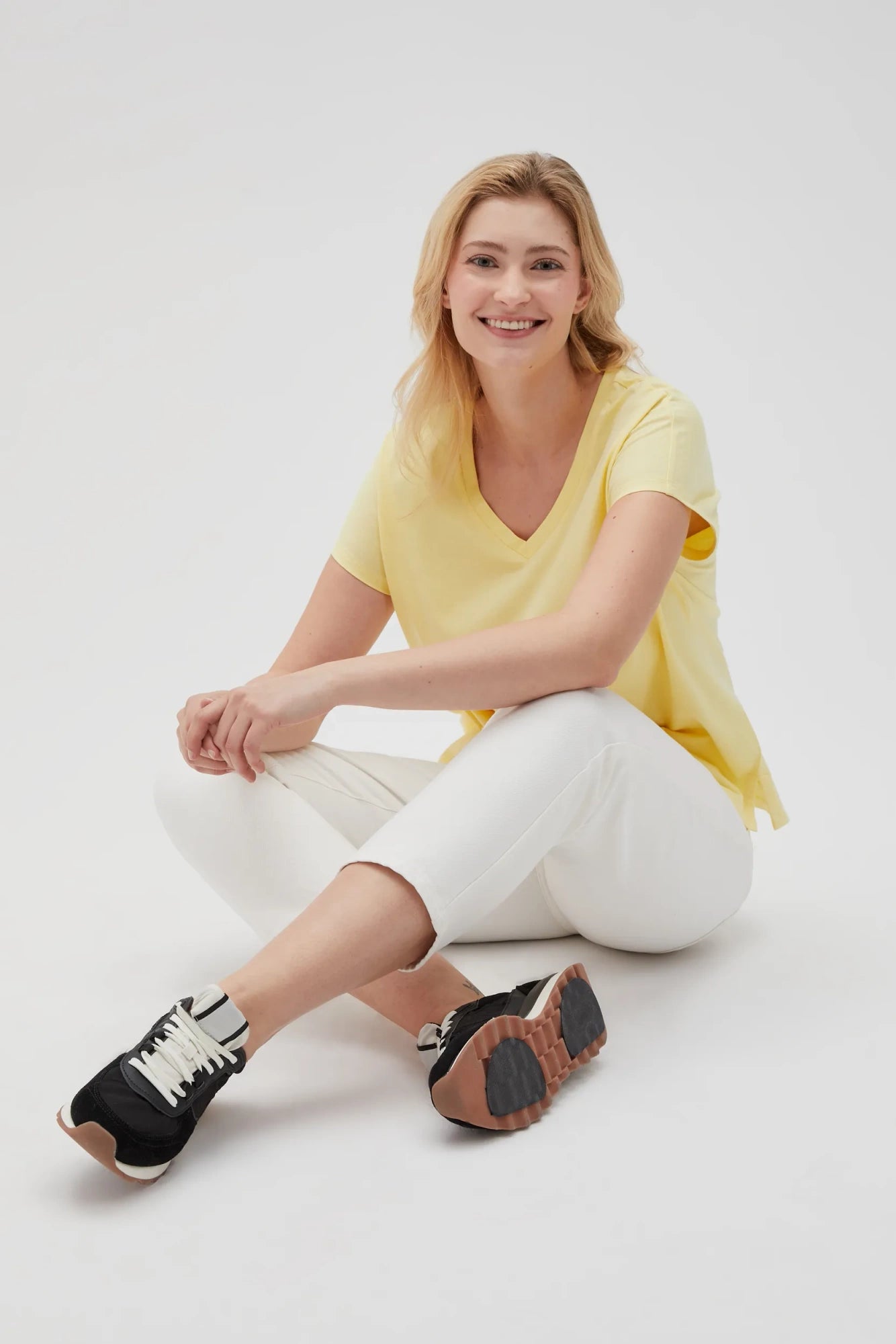 MOODO κίτρινο basic t-shirt must-have - ολόσωμη λήψη