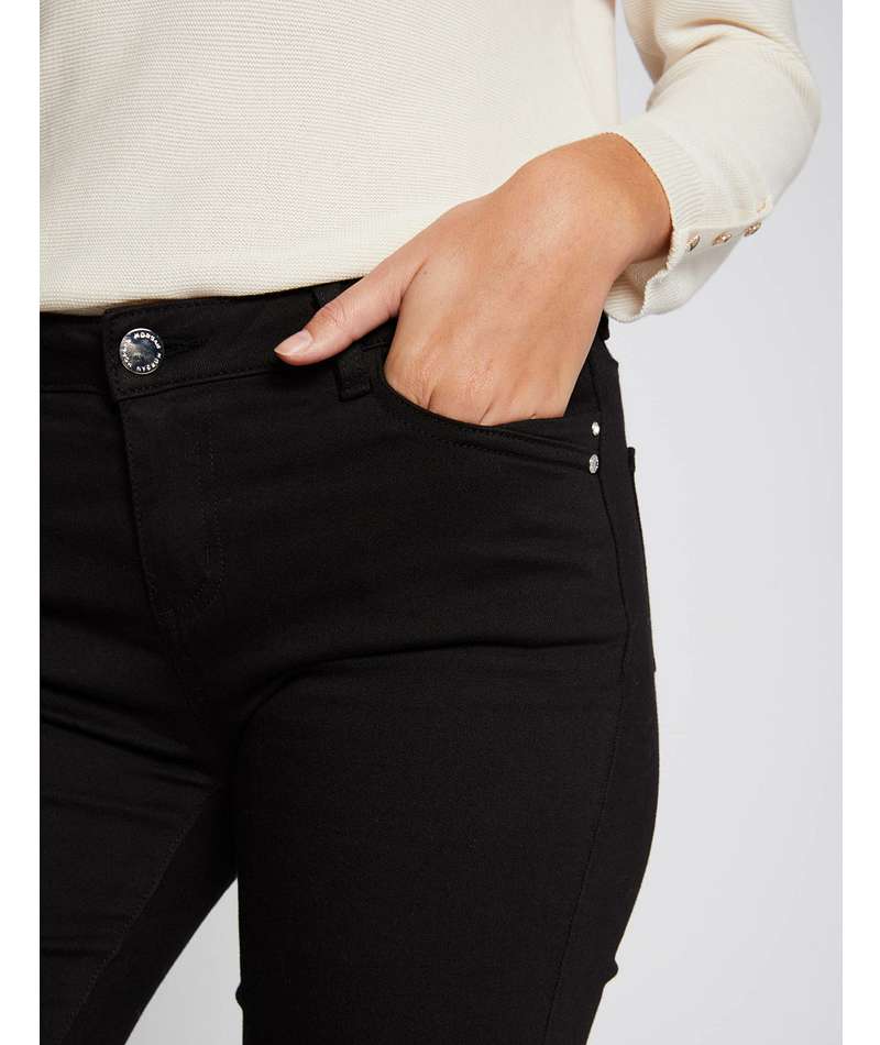 Λεπτομέρεια τσεπών και κουμπώματος skinny παντελονιού