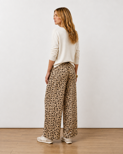 Παντελόνι floral print με άνετη εφαρμογή και μήκος στον αστράγαλο, πίσω όψη
