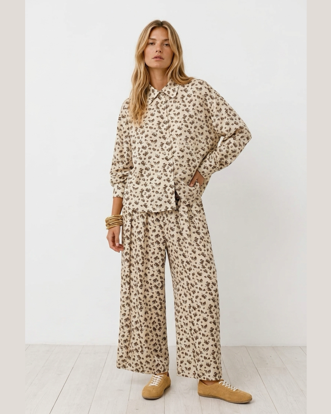 Γυναικείο πουκάμισο με floral print σε εκρού και καφέ αποχρώσεις, άνετη γραμμή, μακριά μανίκια
