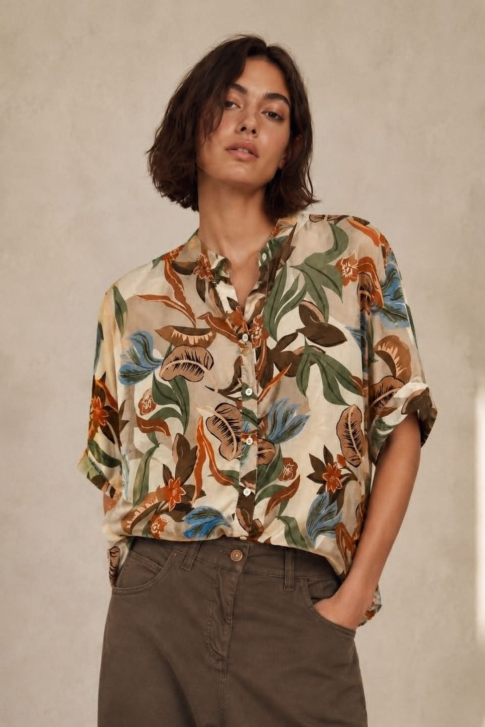 Γυναικείο πουκάμισο βαμβακερή μουσελίνα, tropical floral print, mao γιακάς, δροσερό και αέρινο.