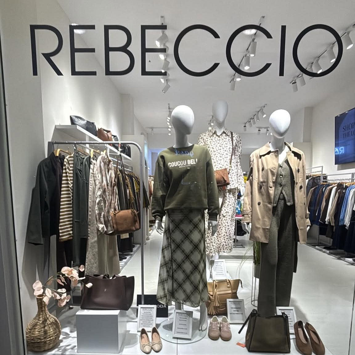 Το φυσικό μας κατάστημα Rebeccio με γυναικεία ρούχα στο Ναύπλιο, στην οδό Άργους 22