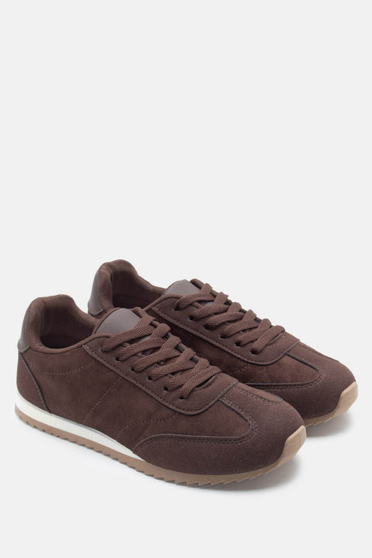 Minimal sneakers καφέ - ζευγάρι παπουτσιών με καθαρές γραμμές και διαχρονικό design