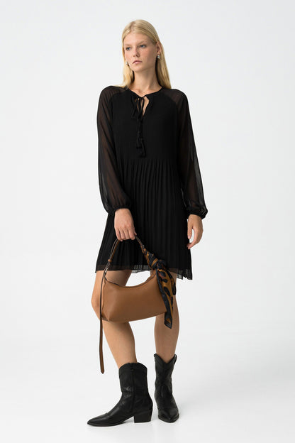 Tiffosi Γυναικείο Κοντό Φόρεμα Κανονική Εφαρμογή με Πλισέ μπροστινή όψη styling tip