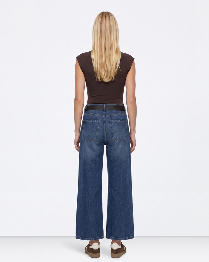 γυναικείο TIFFOSI τζιν παντελόνι wide leg σκούρο μπλε μαύρη ζώνη πίσω τσέπες — ολόσωμη εμφάνιση πίσω όψη
