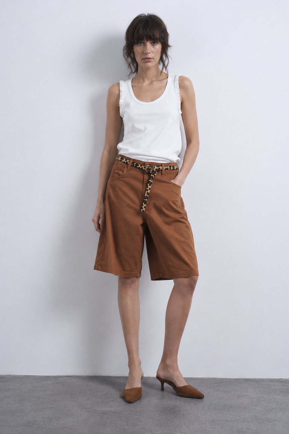 Denim βερμούδα wide leg, ταμπά, άνετη εφαρμογή, βαμβακερή, κλασσικό 5τσεπο σχέδιο, δώρο η ζώνη