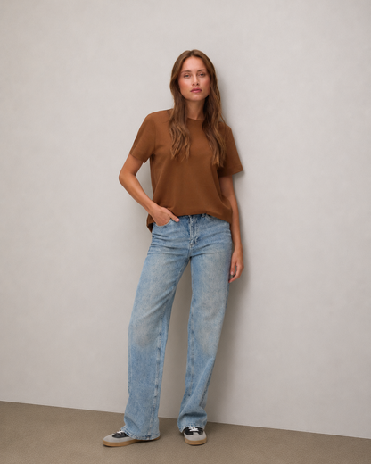 Γυναικείο basic t-shirt AWARE by Vero Moda καφέ οργανικό βαμβάκι με wide leg τζιν
