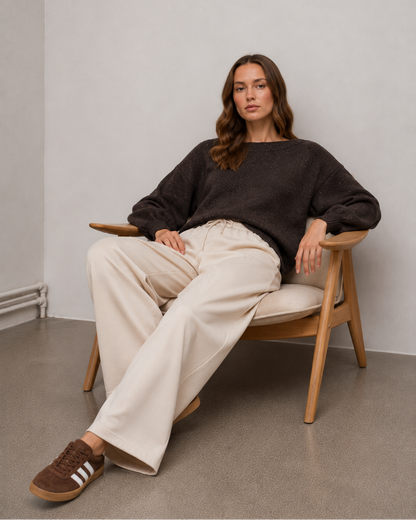 Γυναικεία πλεκτή μπλούζα VERO MODA σκούρο καφέ melange, editorial εμφάνιση
