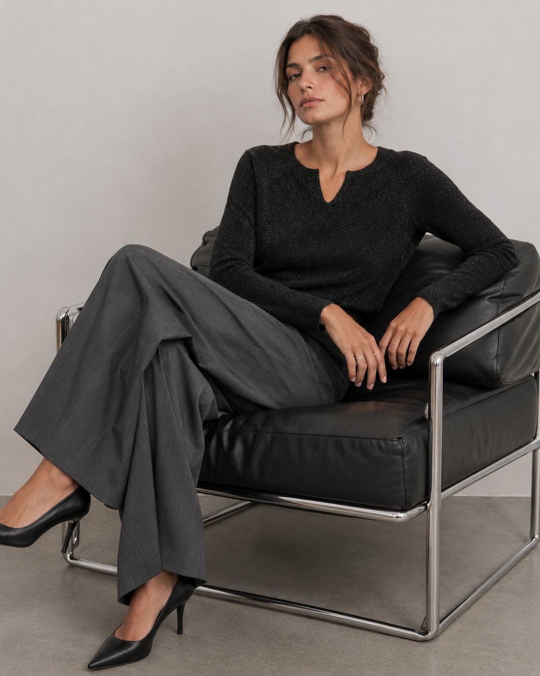 γυναικεία VERO MODA μαύρη πλεκτή μπλούζα τετράγωνη λαιμόκοψη editorial ολόσωμη όψη
