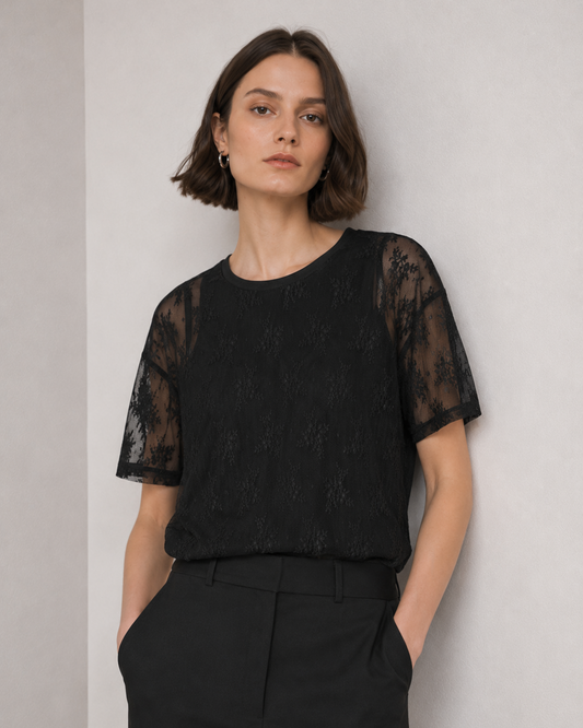 γυναικεία VERO MODA μαύρη μπλούζα floral δαντέλα στρογγυλή λαιμόκοψη μπροστινή όψη μοντέλου
