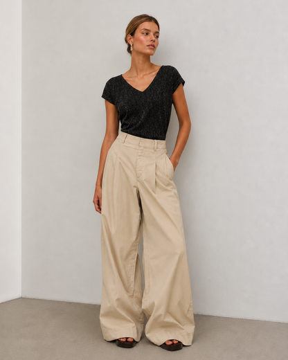 γυναικεία VERO MODA μπλούζα μαύρη glitter V-λαιμόκοψη κοντά μανίκια — ολόσωμη εμφάνιση μπροστά
