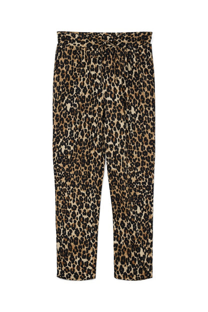 VERO MODA γυναικείο animal print παντελόνι με ελαστική μέση και κορδόνι. Μοντέρνο σχέδιο με άνετη εφαρμογή, ιδανικό για casual εμφανίσεις. Συνδυάστε το εύκολα για στυλάτα καθημερινά looks.