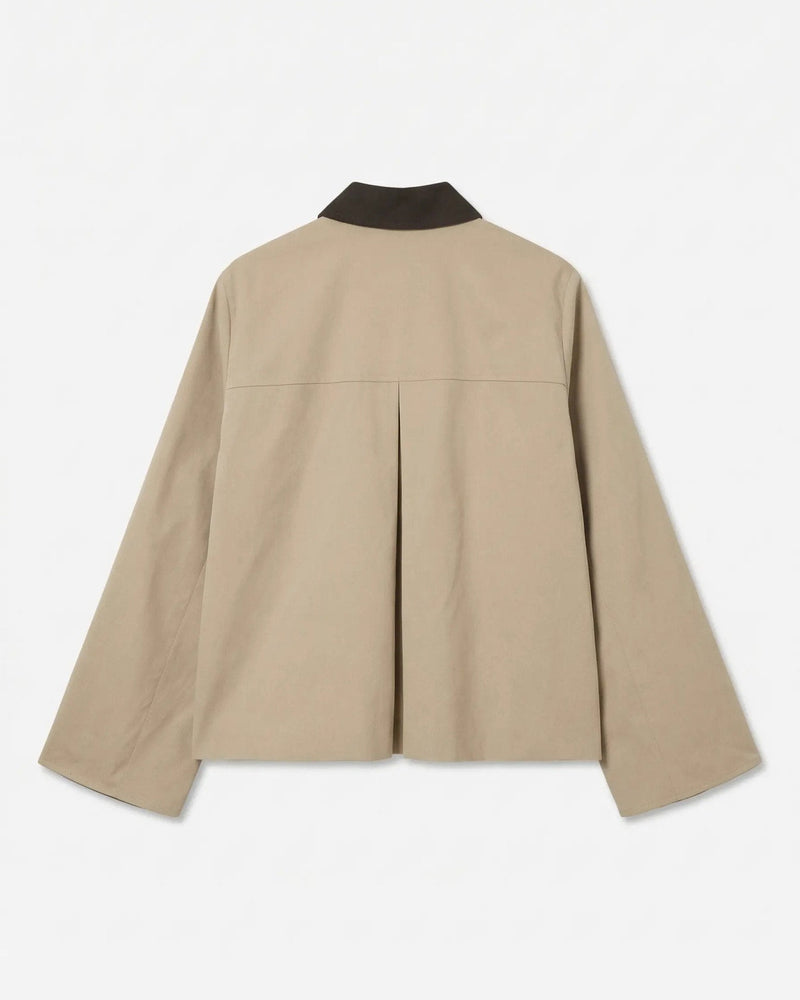 Κοντό μπουφάν Vero Moda μπεζ, flat lay πίσω όψη με κουφόπιετα
