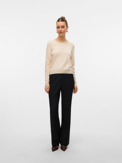 Ολόσωμη εμφάνιση με γυναικεία πλεκτή μπλούζα Vero Moda