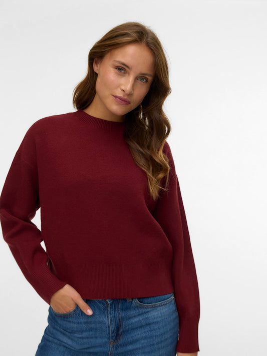 Μπροστινή όψη basic πουλόβερ βουργουνδί με dropped shoulders