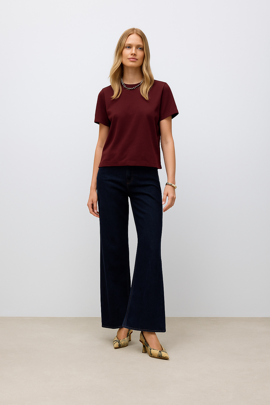 Vero Moda Γυναικείο Basic T-shirt σε Μπορντώ από 100% Οργανικό Βαμβάκι – Ολόσωμη Εμφάνιση Μπροστινή όψη
