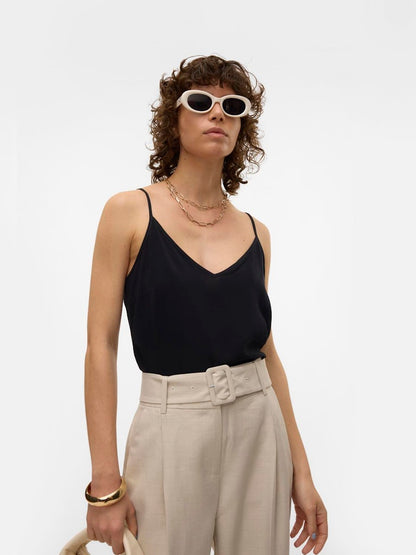 VERO MODA γυναικείο φανελάκι με ρυθμιζόμενες τιράντες styling proposal