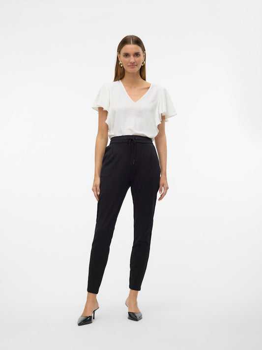 Ολόσωμη εμφάνιση με γυναικείο loose fit παντελόνι Vero Moda