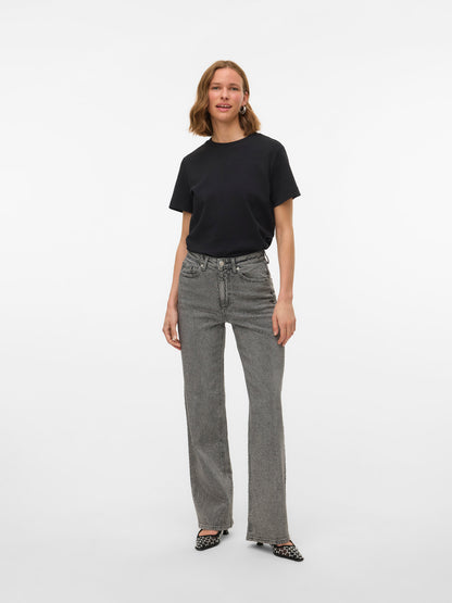 Vero Moda Γυναικείο Μαύρο Basic T-shirt από 100% Οργανικό Βαμβάκι ολόσωμη εμφάνιση