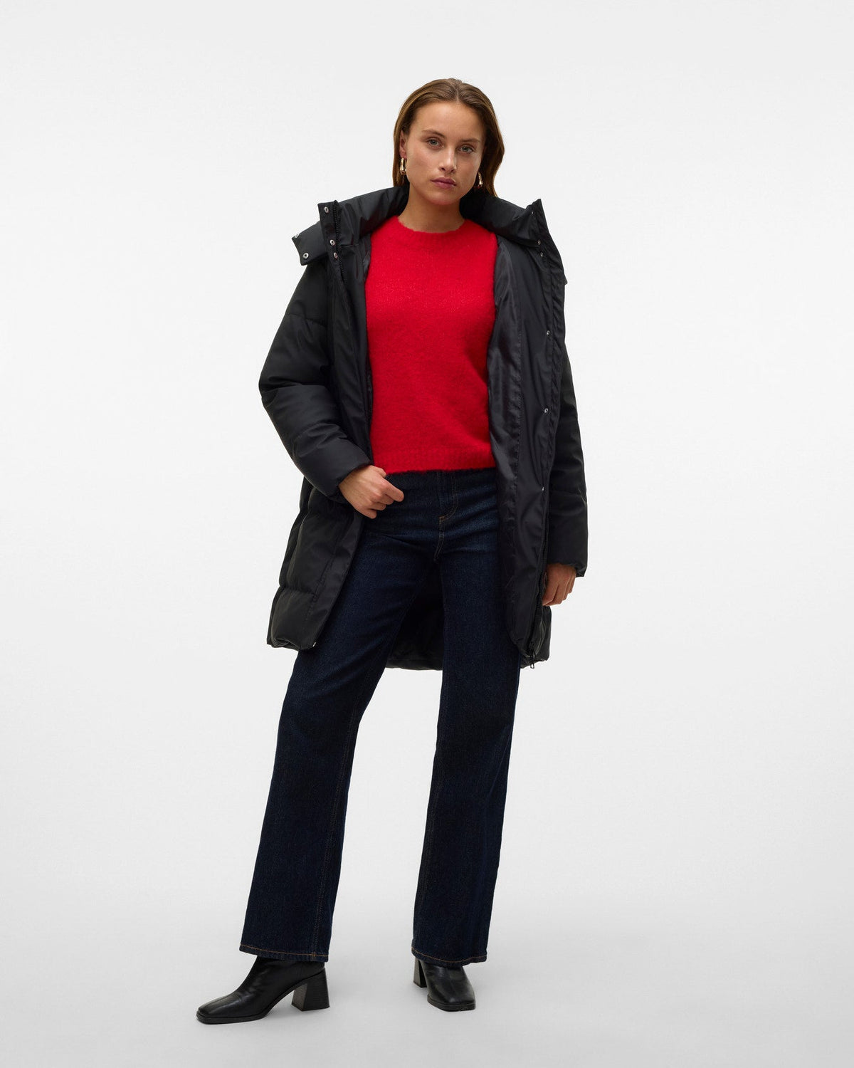 VERO MODA Puffer Jacket - μπροστινή όψη cozy στυλ ολόσωμη εμφάνιση