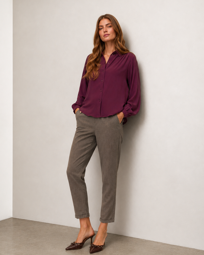 Styling παντελονιού Vero Moda καφέ μελανζέ με μπορντό πουκάμισο