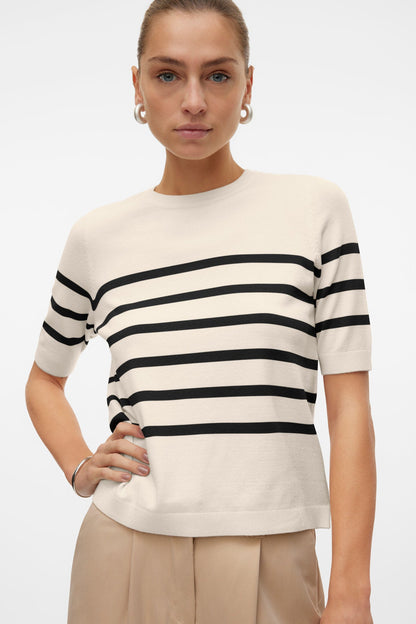 VERO MODA Πλεκτή Μπλούζα Ριγέ Κοντομάνικη Εκρού-Μαύρο κοντινή λήψη λεπτομέρεια ρίγες
