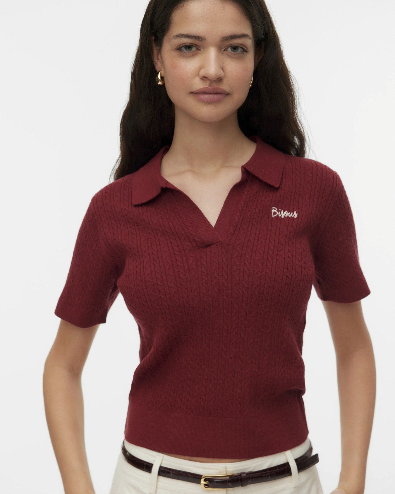 Γυναικεία πλεκτή polo μπλούζα Vero Moda μπορντό, κοντινό μπροστά με polo γιακά
