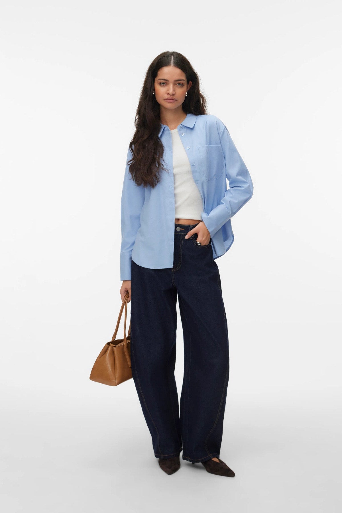 VERO MODA Πουκάμισο γαλάζιο κανονική εφαρμογή ολόσωμη εμφάνιση